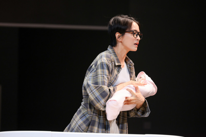 50歲資深玉女歌手「拋家棄女」上海現蹤被拍變這樣