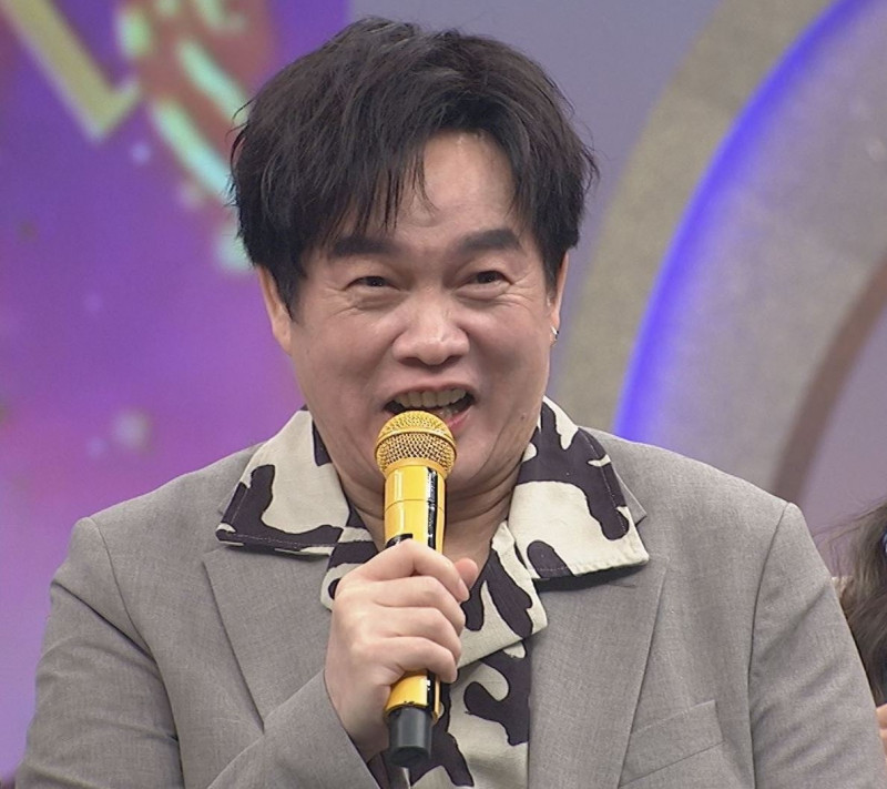 康康靠髮量變年輕。（中視提供）