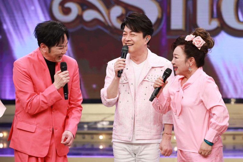 陽帆（左起）、翁立友、白冰冰錄製節目。（民視提供）