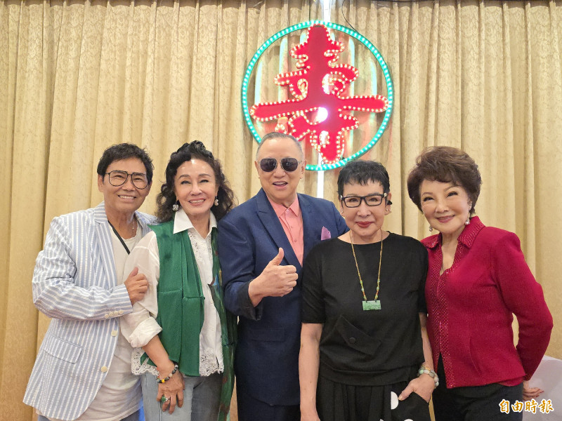 106歲人瑞母生日驚見「影視大咖同學會」!「蘋果花歌后」楊燕感動說太給面子了