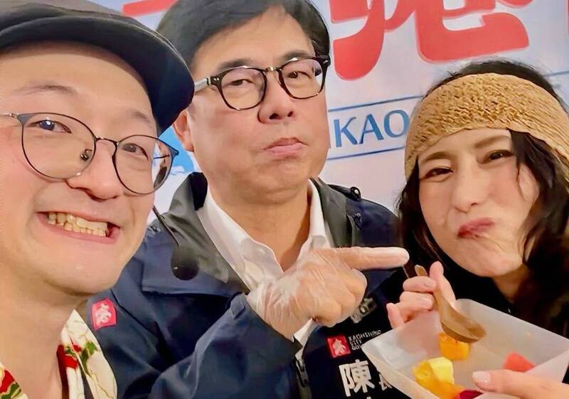 同框陳其邁製作10公斤剉冰 日女大胃王狂嗑台灣水果