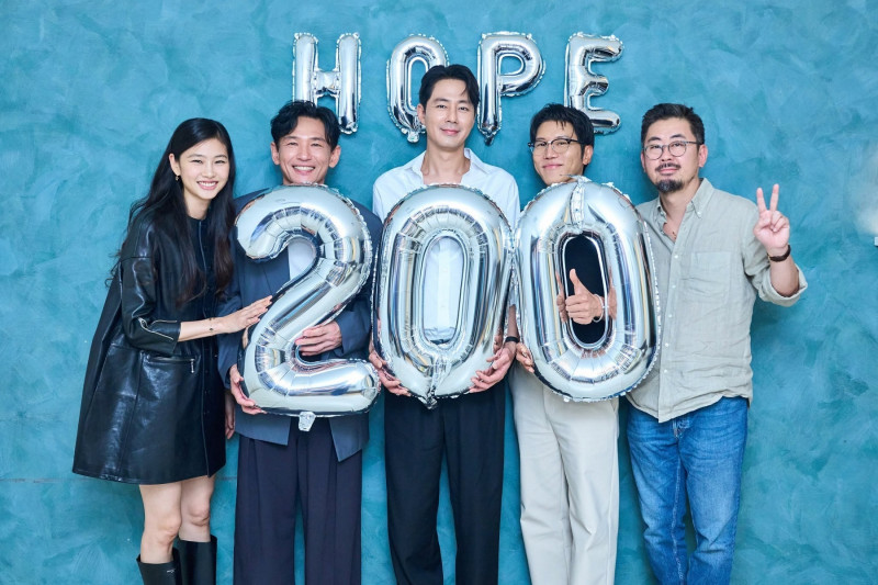 (影)兩大名導全跪了!《希望:末日血戰》5天衝200萬人票房炸裂