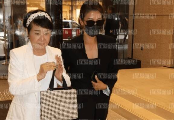 狄波拉雙眼紅腫 首回應謝賢過世
