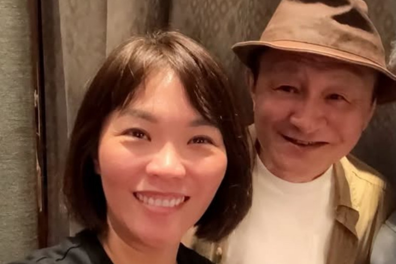 陳慕義曬照相挺 讚簡舒培「有才識又美麗」