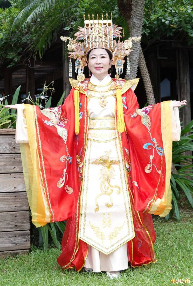 「金曲台語歌后」張秀卿獲白沙屯媽祖「7個聖筊」欽點演出三立台灣台《戲說台灣》。（資料照，記者潘少棠攝）