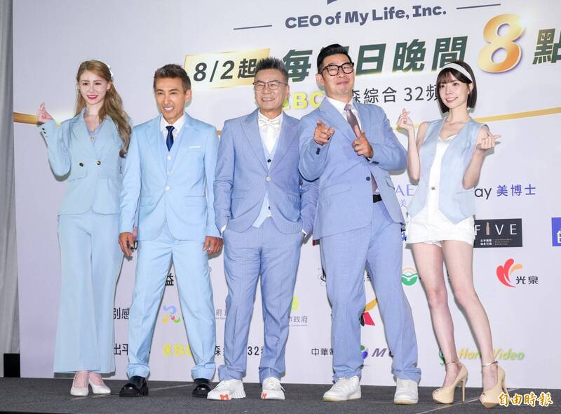 短今（左起）、潘若迪、沈玉琳、馬力歐、艾融今日出席東森《人生無限好公司》開播記者會。（記者王文麟攝）