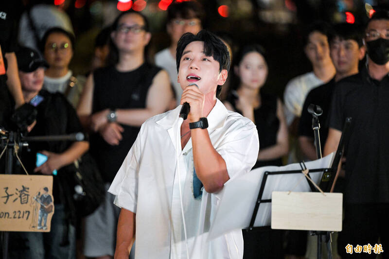 信義區街頭藝人很會唱!身分曝光…竟是大咖歌王突襲