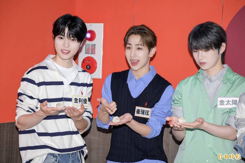 包袱全丟了！NEWBEAT他差點吃生肉 狂喊記者「拜託姐姐」賣萌求救