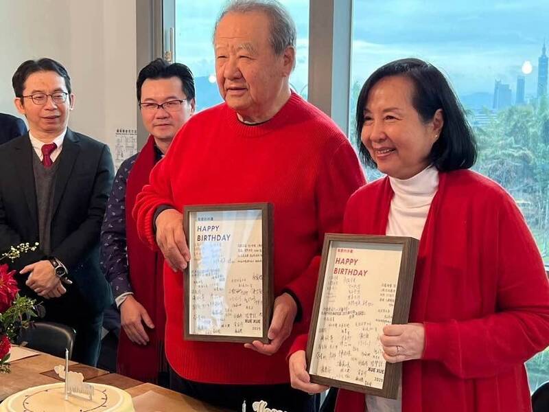 徐莉玲二婚嫁台玻總裁林伯實 47歲高齡生次子