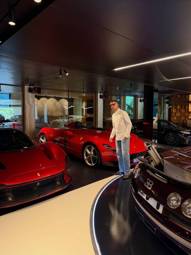車庫裡看到的車款，只是C羅蒐藏中的一部分。（ 翻攝自IG） 