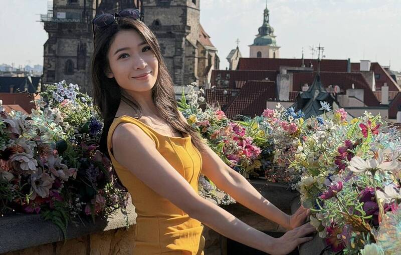 主播李昕芸布拉格旅遊沒豔遇 一返國帶財連2天股市大漲
