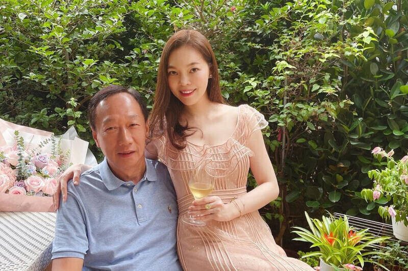 女球友緋聞翻篇了?郭台銘一家近況曝光 曾馨瑩忙備戰練舞