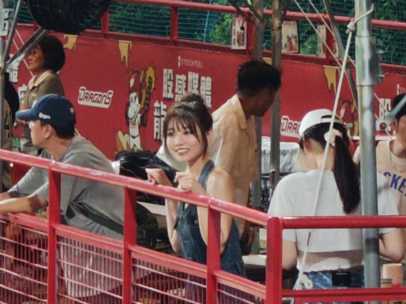 超正女球迷現蹤天母球場!身分曝光全場看傻 竟是大咖AV女優