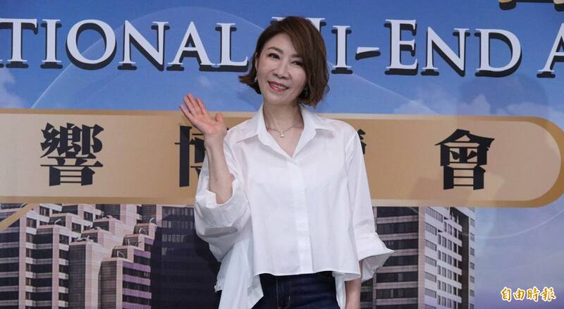 被爆離婚檢場、女兒「不是親生的」 李翊君露面回應了