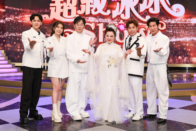 主持群郭忠祐（左起）、蔡家蓁、陽帆、白冰冰、台一線東諺、台一線阿玟。（民視提供）