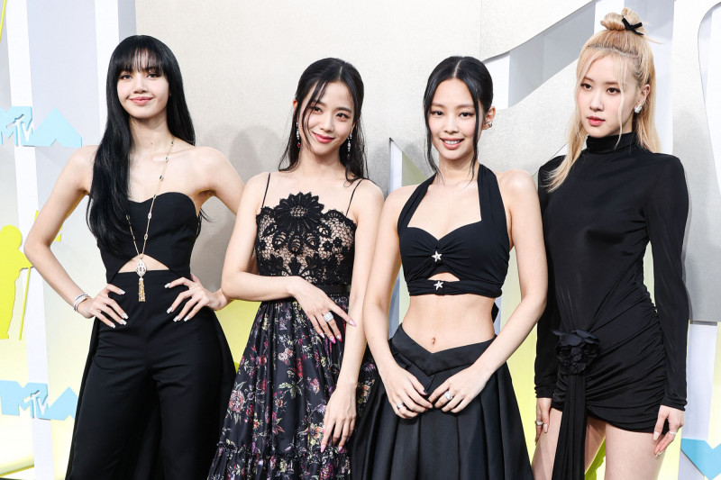揭BLACKPINK超混亂10周年內幕!韓媒竟幫YG講話:他們很委屈