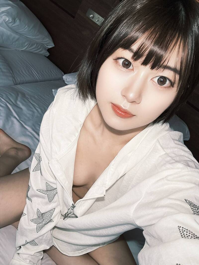 花吹詩音走小隻馬清純路線。（翻攝自X）