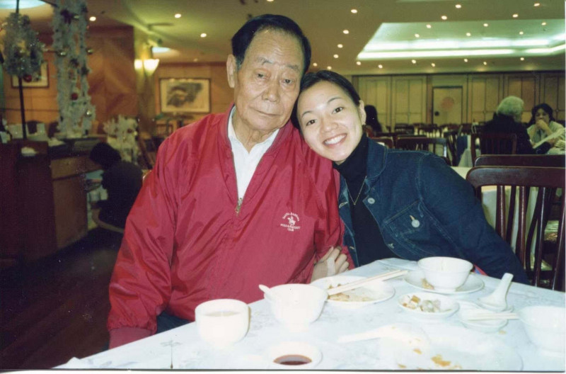 爸爸50歲才有她!阿雅父親節憶亡父 淚曝「陪他走最後一程」