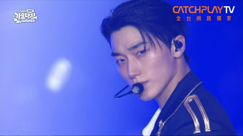 ATEEZ的表演由崔傘開場。（翻攝自CATCHPLAY+）