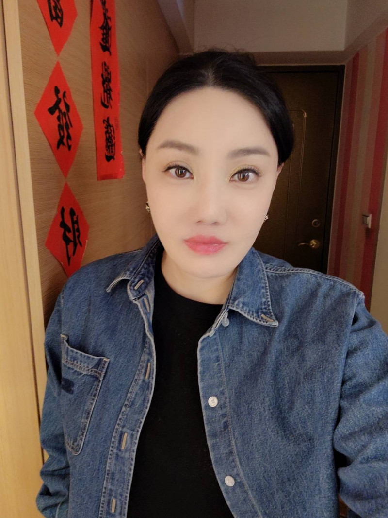 命理師沈嶸通靈查詢兩人緣分，指出姜厚任與童芯目前呈現「刑剋」且頻率極不穩定。（沈嶸提供）