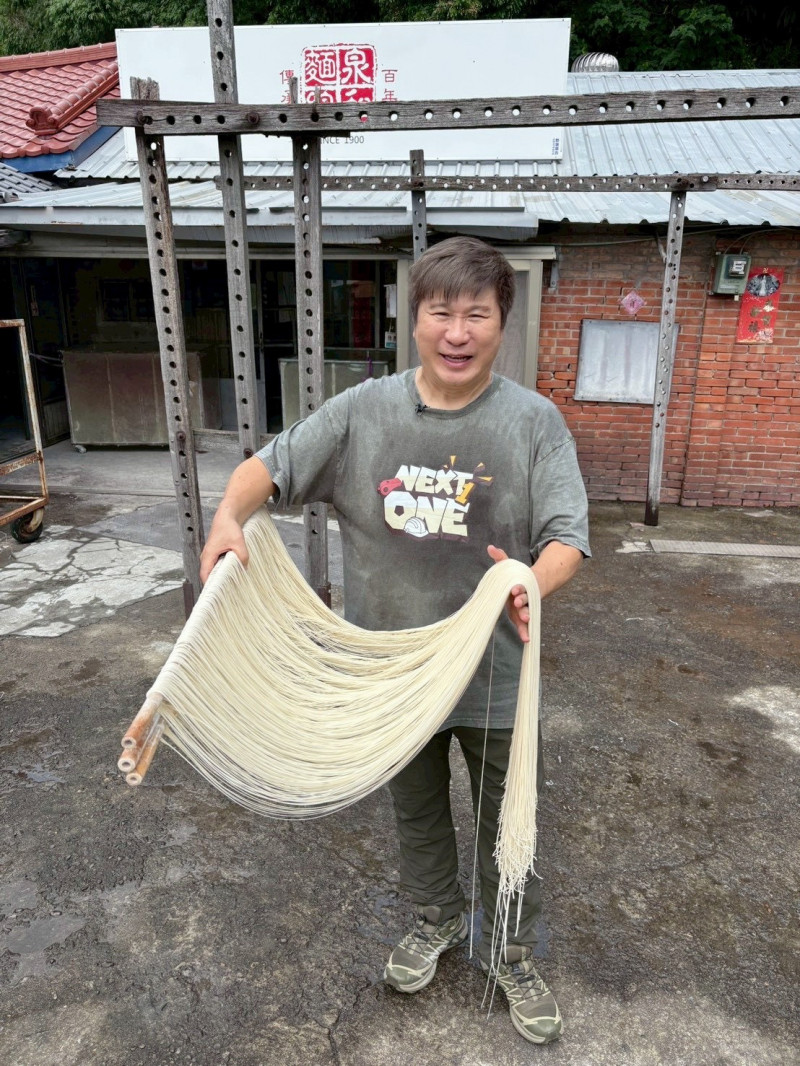 胡瓜童年就在工作！「凌晨3點起床做麵」 突曝與百萬網紅是學長學弟