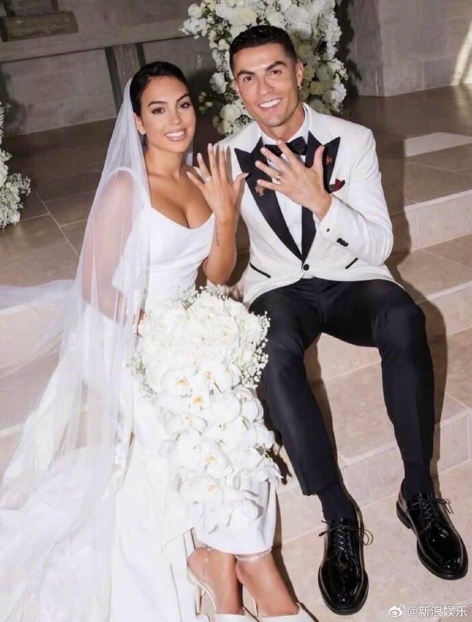 C羅結婚沒發婚紗照！網路流傳版本皆為AI生成照。（翻攝自IG）