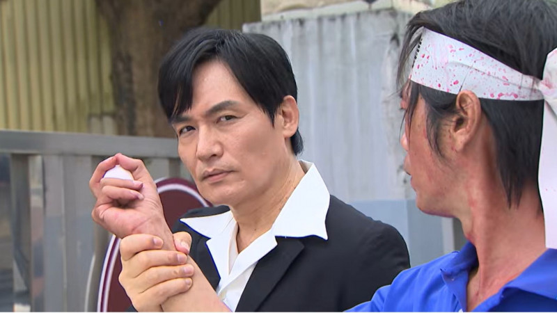 59歲霍正奇「超狂逆齡模樣」驚呆網友!周旋大小老婆 激爆火藥味