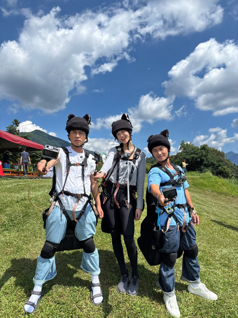 180公分九頭身女模現身!蔡昌憲、黃迪揚同框秒變小人國 站台階直呼「好丟臉」