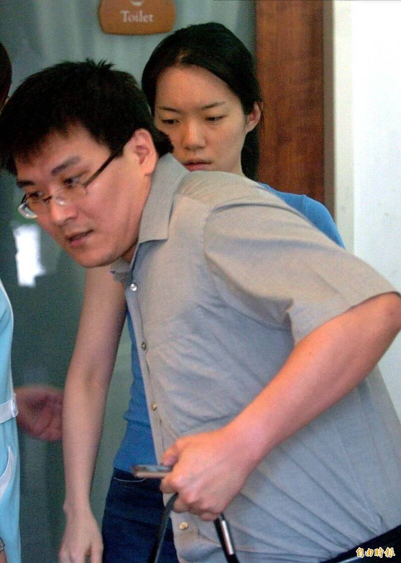 陳幸妤（後）透過Google商家頁面，以前妻兼病患身份留下1星負評。（本報資料照）