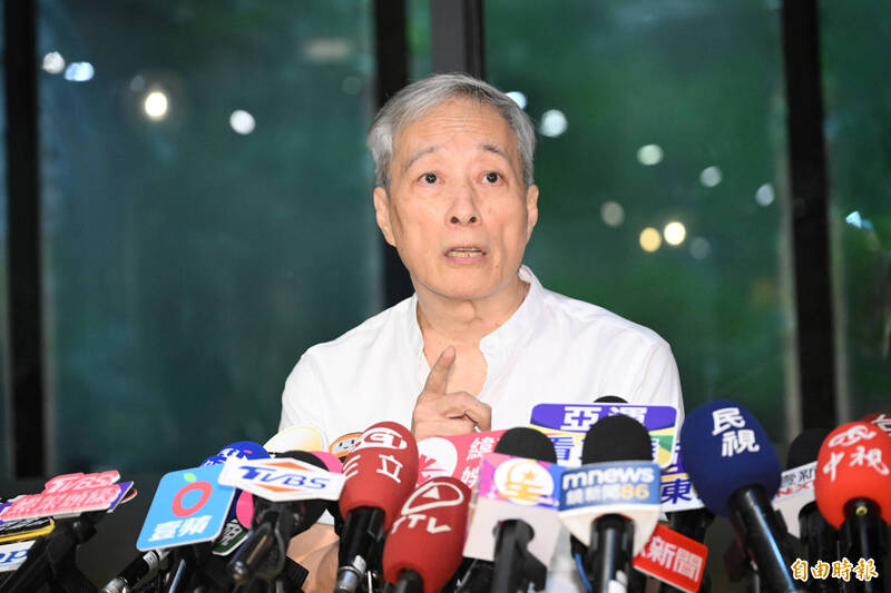 姜厚任強調所有不實指控律師團都已留下紀錄，未來將一項一項依法追究到底。（記者胡舜翔攝）