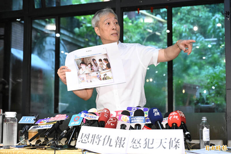 姜厚任強調自己71歲，願意把一輩子的聲譽押上去替童芯說話。（記者胡舜翔攝）