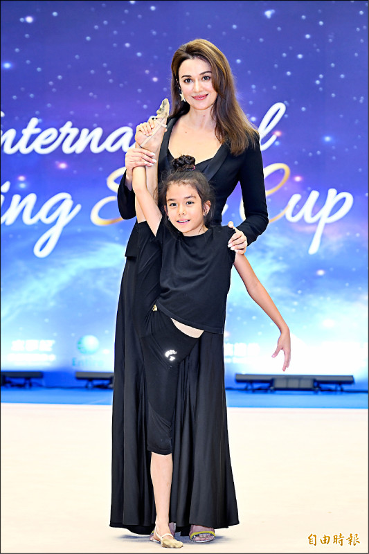 瑞莎大女兒練韻律體操變自信 小女兒天賦驚人