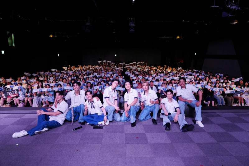 台劇史上第一遭!《飛魚高校生》8帥10年後合體開唱 黃宏軒慶生許願「賺100億」