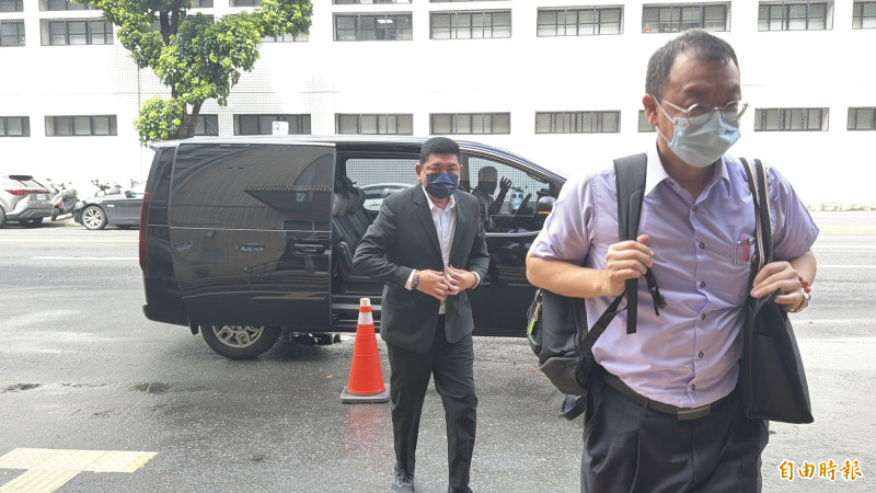 被控性侵2女一審無罪 二審開庭被問「有信心嗎?」NONO點頭