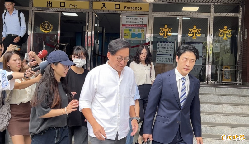 詹姆士認了驗資不實罪請求判緩刑 法官勸諭要珍惜羽毛