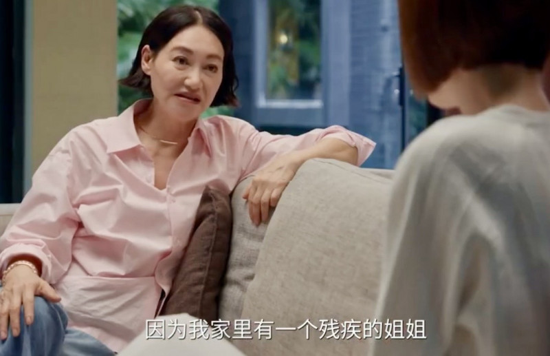 惠英紅年輕時曾有機會嫁入豪門，卻因殘疾姊姊的牽絆選擇放棄。（翻攝自微博）