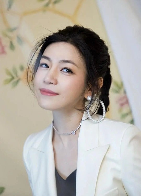 43歲陳妍希挨酸只演甜妹「年紀尷尬」!首撕演藝圈血淋淋內幕