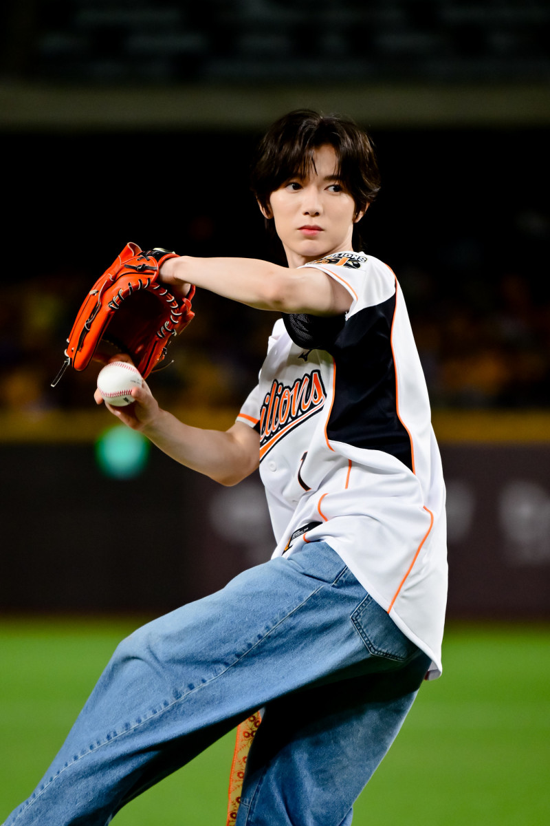 Travis Japan七五三掛龍也開球的瞬間也能這麼帥，不可思議。（統一獅提供）