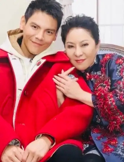 向太爆「出軌就沒收遺產」!向佐不忍了罕見反嗆:無聊去打麻將