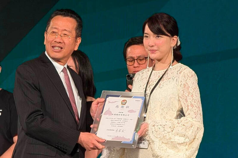 陳匡怡近況曝光!軍人節暖心現身 感性告白國軍:自由非理所當然