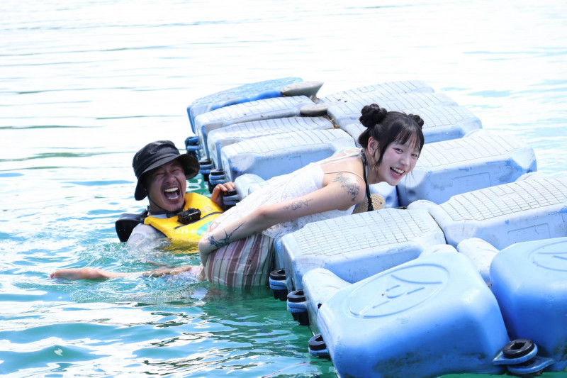 左起乱彈阿翔、海莉。（好看娛樂提供）