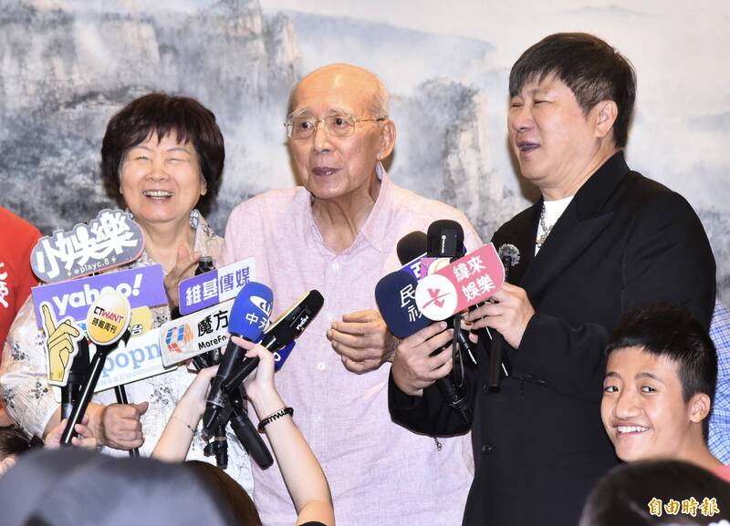 88歲吳伯雄跌倒後首露面 胡瓜記掛40年恩情曝私交