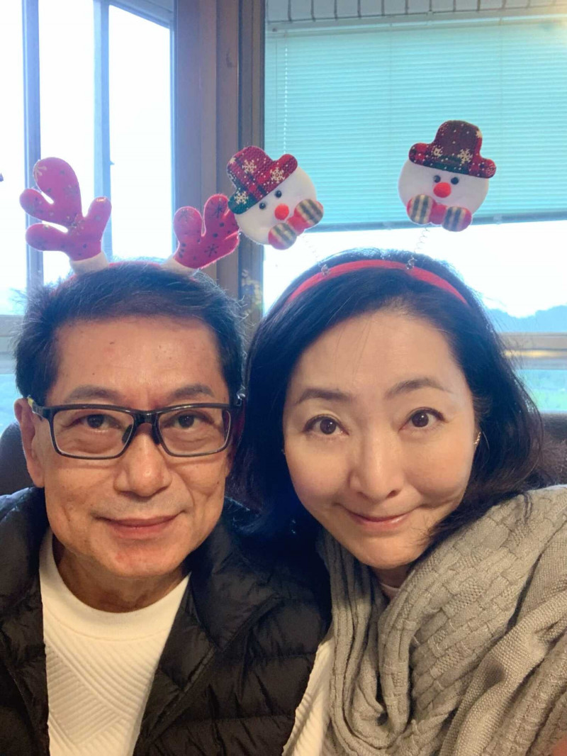 張靜懿（右）和製作人老公辛文結婚34年感情依舊非常好。（亞凰提供）