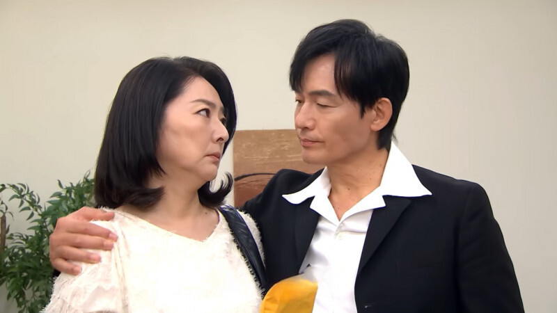 張靜懿（左）在《針線緣》飾演霍正奇的大老婆「林素月」。（三立提供）