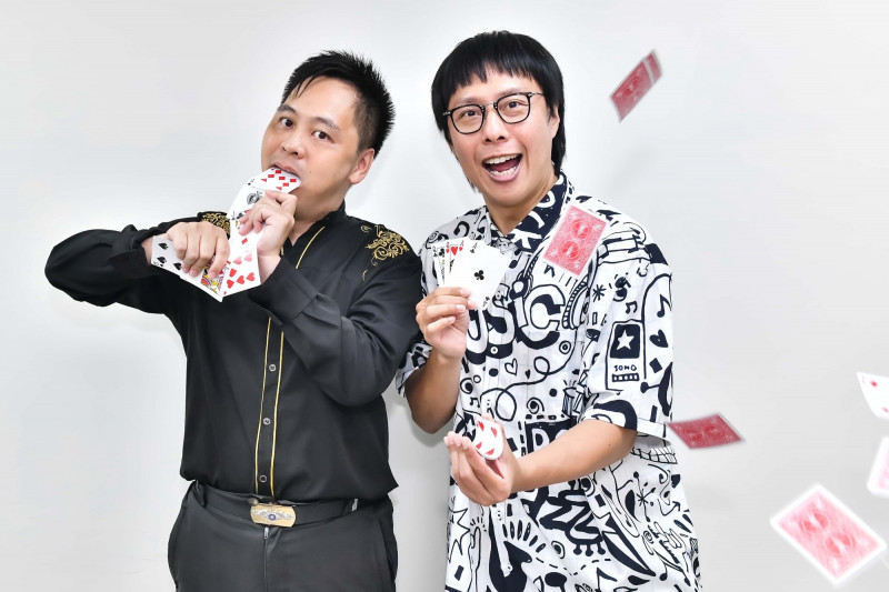 4位總統都看過!黃信凱魔術開講吸藝人拜師 張啟樂被讚「天分高過草爺」