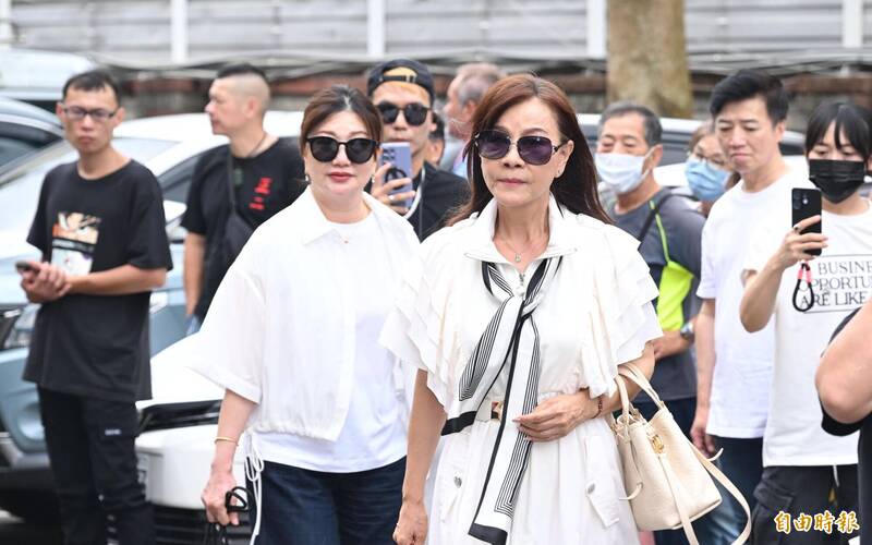 陳盈潔72歲長眠!龍千玉現身告別式 痛憶出道「送禮服」救急暖舉