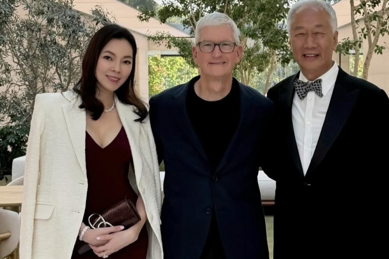 曾馨瑩同框郭台銘!夫妻亮相獲賈永婕關穎力挺:無法超越的優雅