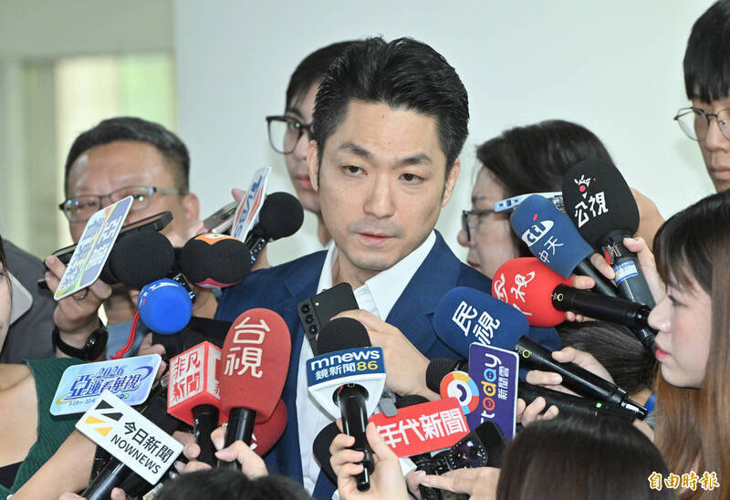 蔣萬安兒赴美交換棄補助 馮賢賢:利益迴避很難懂嗎?