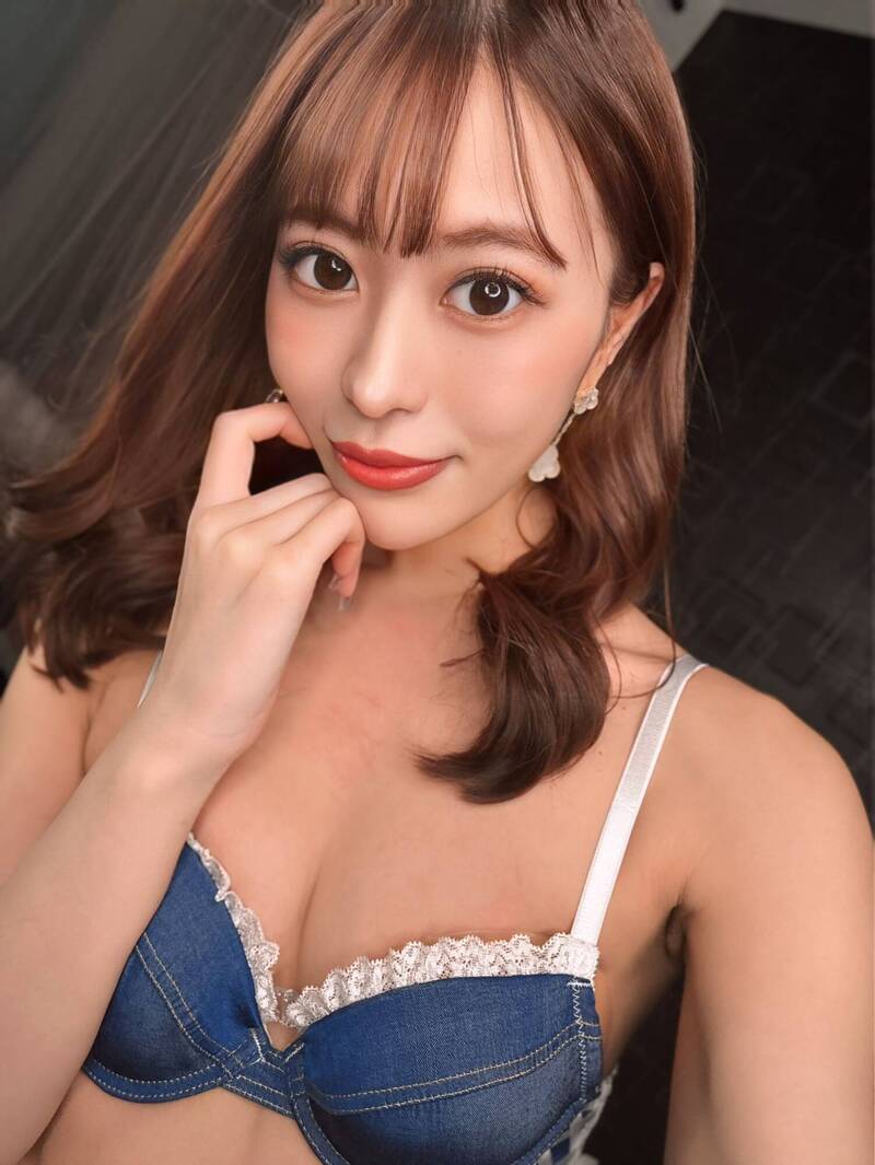新芹菜沉迷男公關，還為此在風俗店兼職賣身。（翻攝自X）