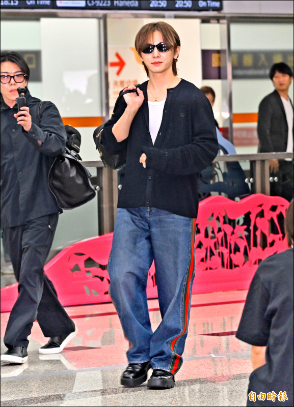 山田涼介帥氣奔台 數百鐵粉盛裝恭迎